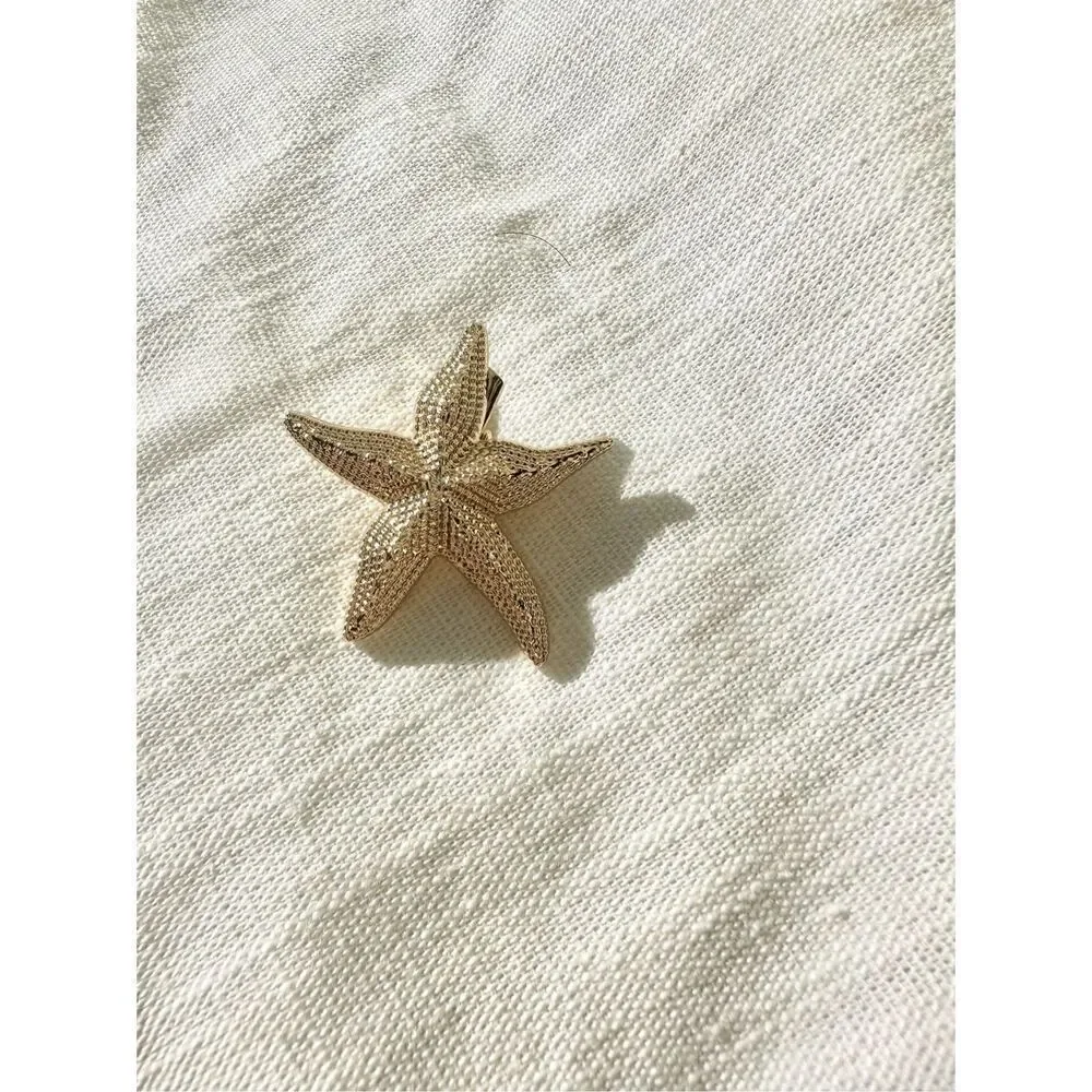 Cute Gold starfish hair clip ￼